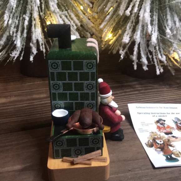 Williams Sonoma Richard Glaesser Smoke Stove with Santa Claus Incense Burner - Picture 6 of 17